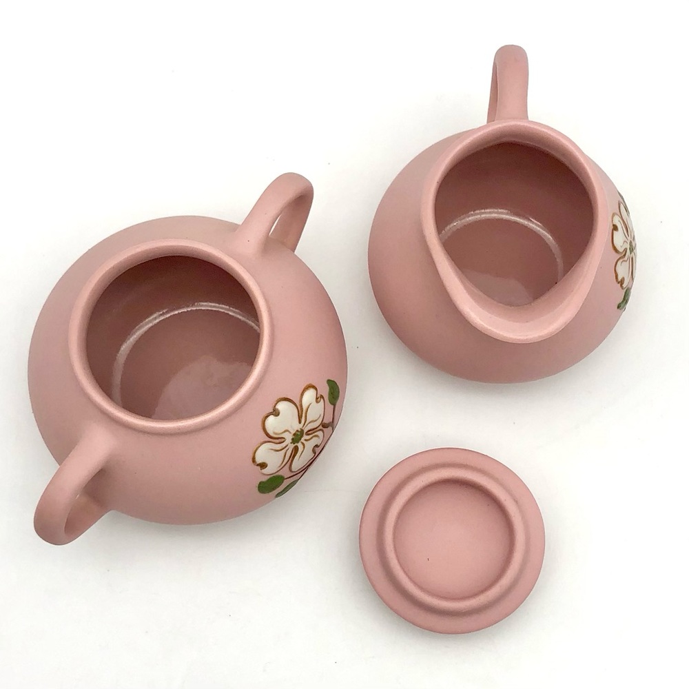 Pigeon Forge Pottery Creamer Sugar Bowl Set Pink With Embossed White Dogwood Vtg - Picture 6 of 8